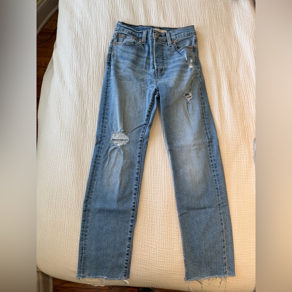 Levi’s Wedgie Straight Jeans- Light Wash